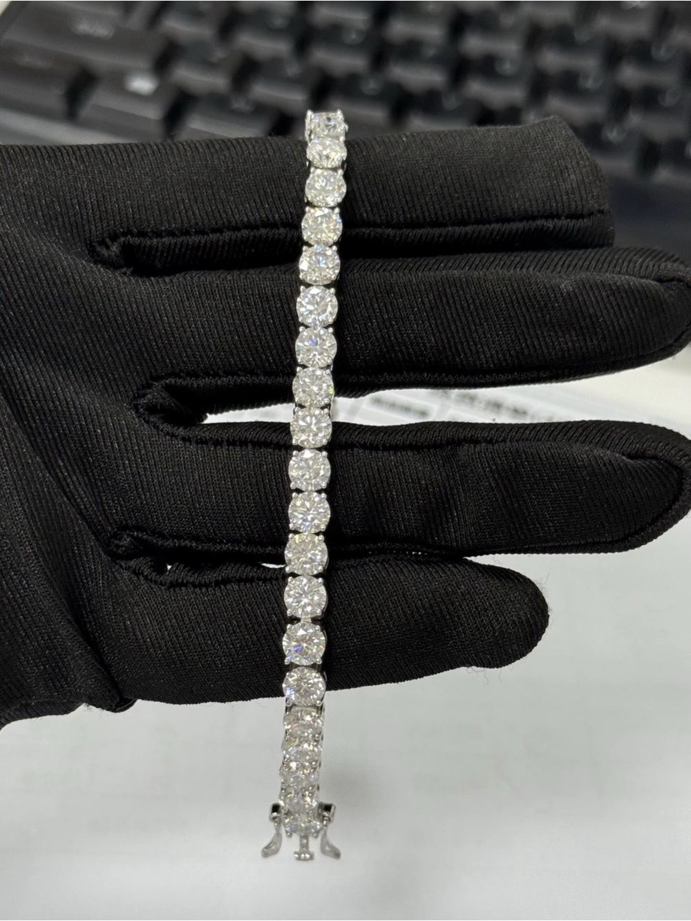 GRA Tennis Bracelet in Clear Sparkling Stones